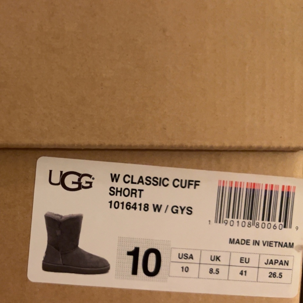 UGG Classic Cuff Short Boot - Picture 6 of 6